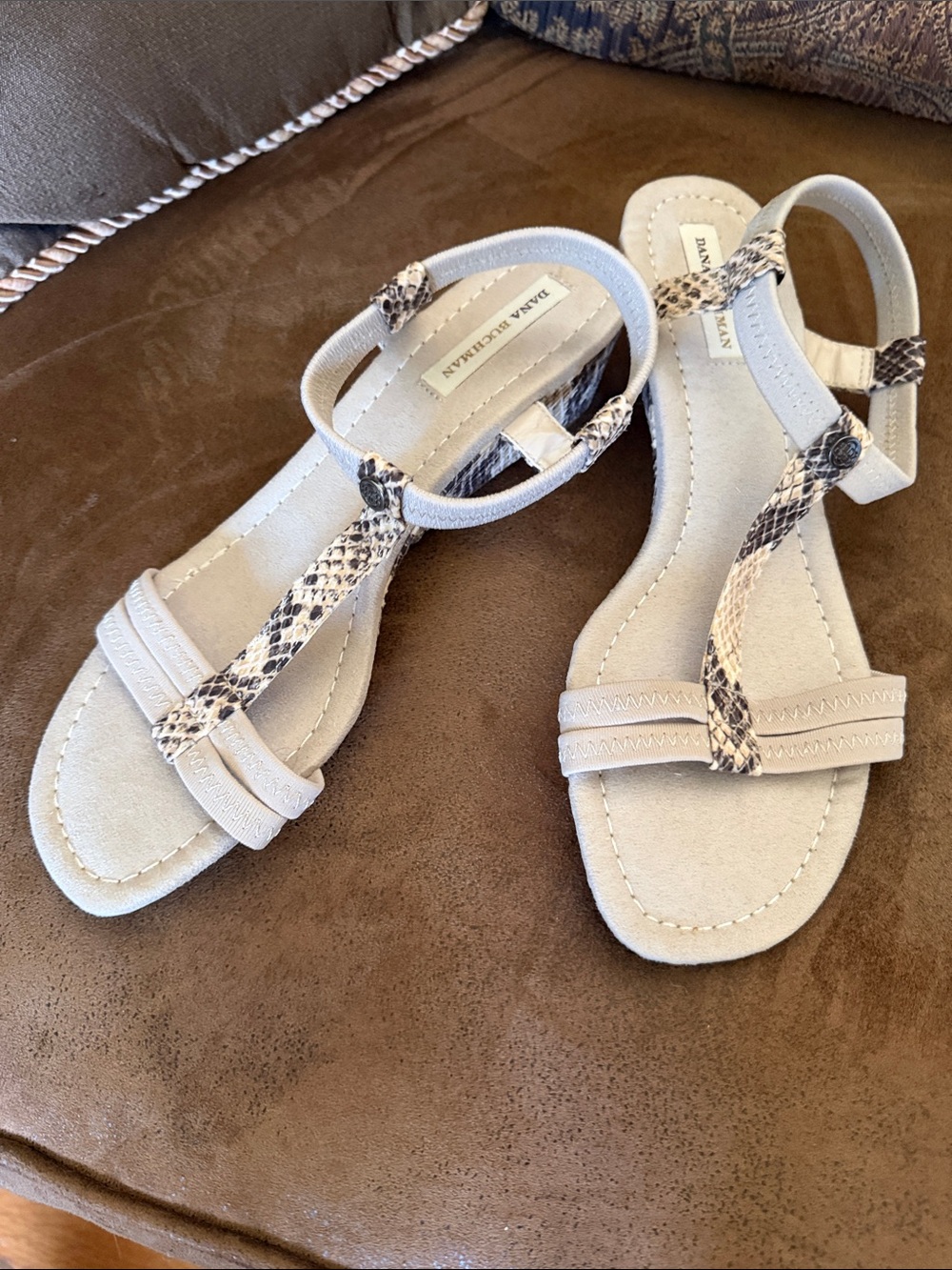Dana Buchman Tan Taupe Wedge Sandals 8.5